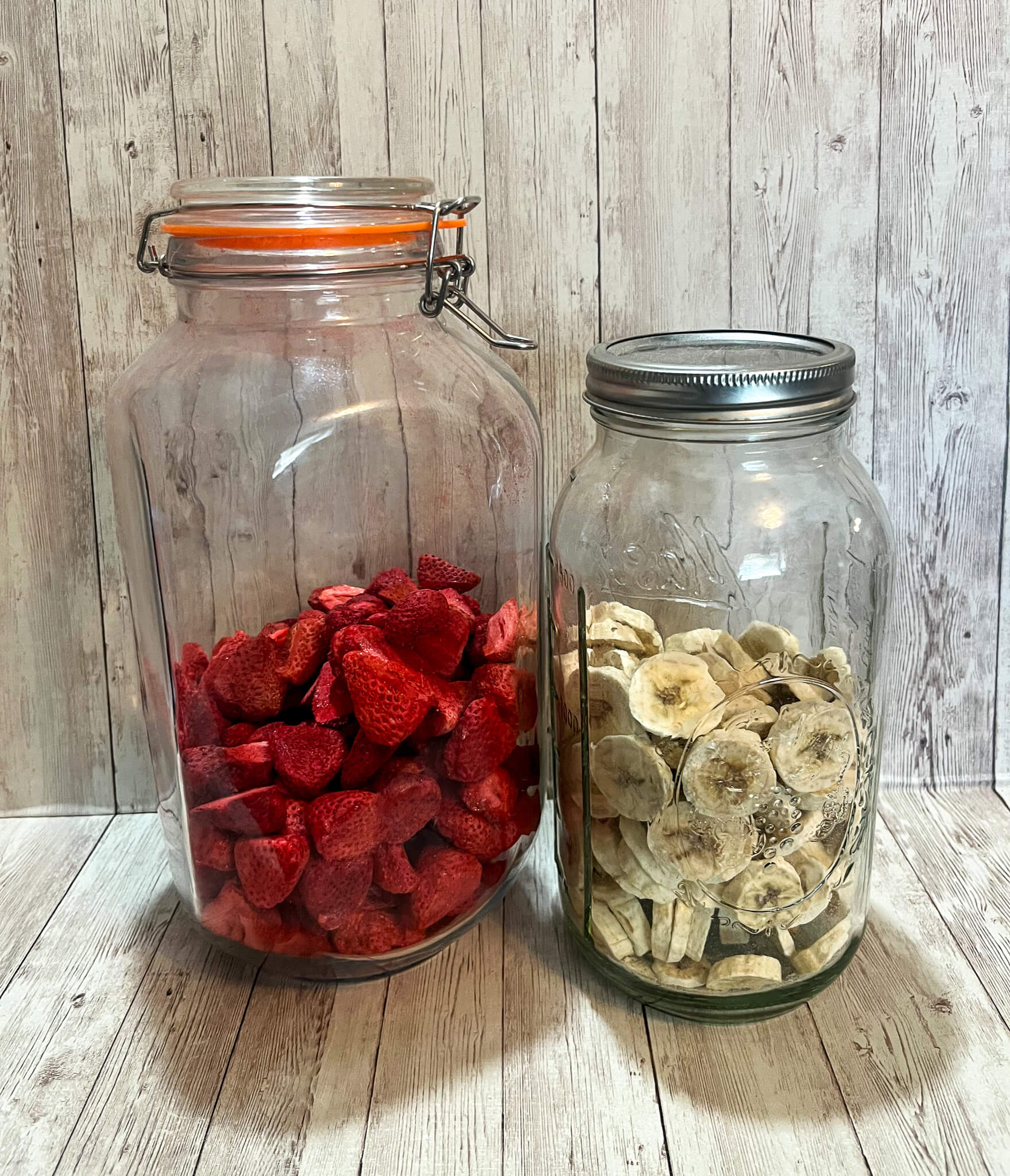 A Delectable Way to Freeze-Drying Strawberries and Bananas